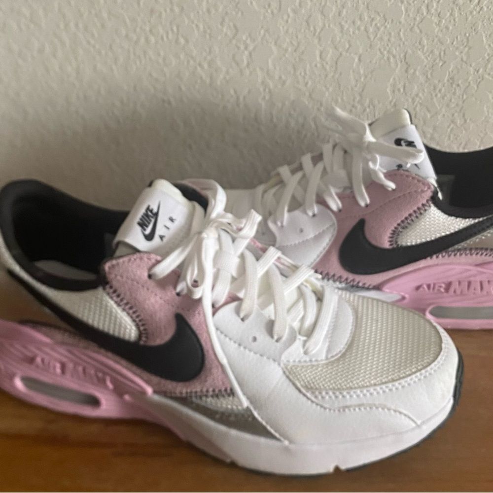 Nike Women's White Pink Black Air Max Sneakers - Picture 3 of 8